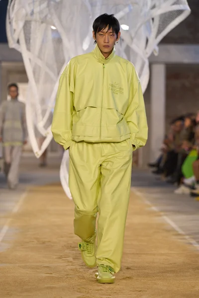 Look 19